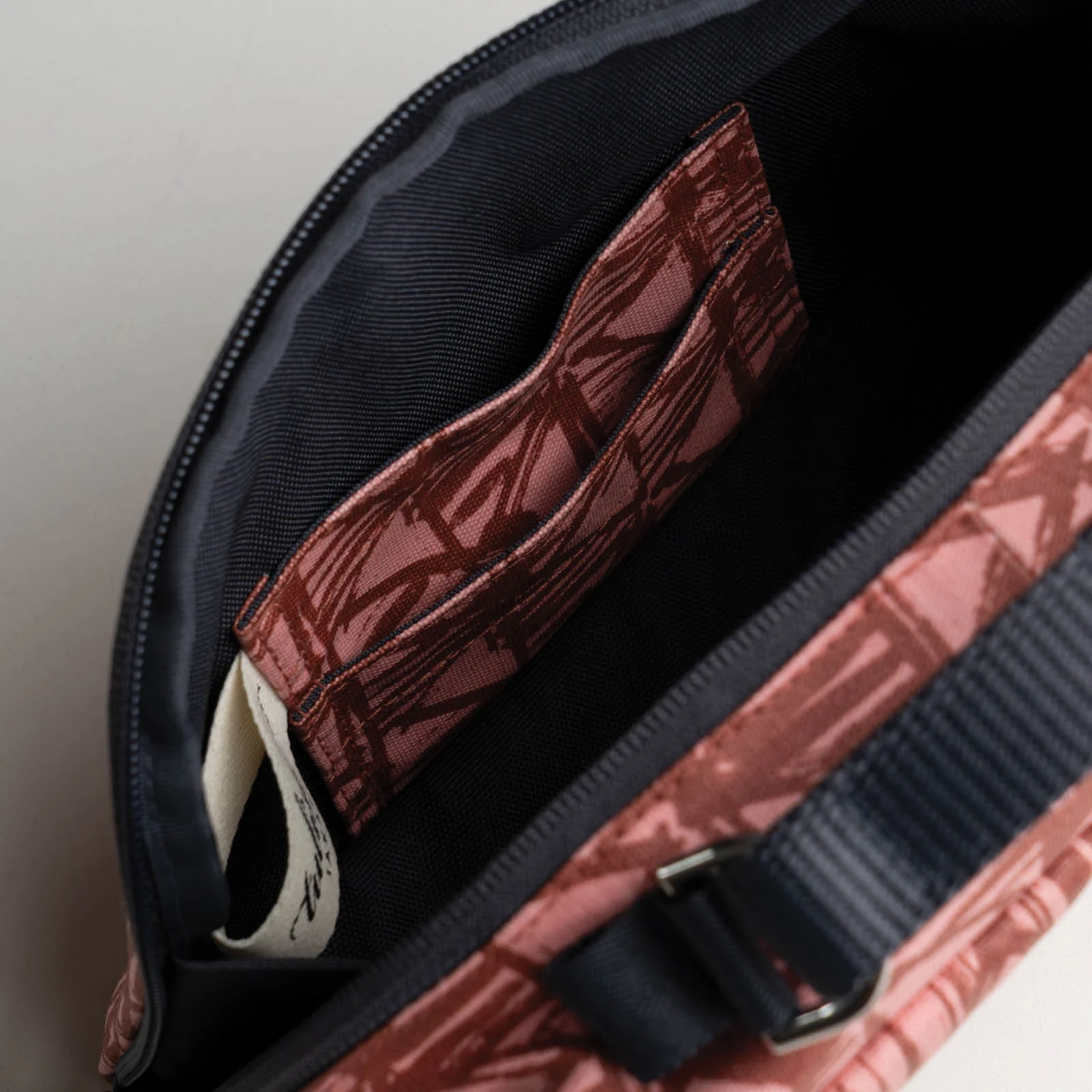 Alih - Avenue Bag - Image 9
