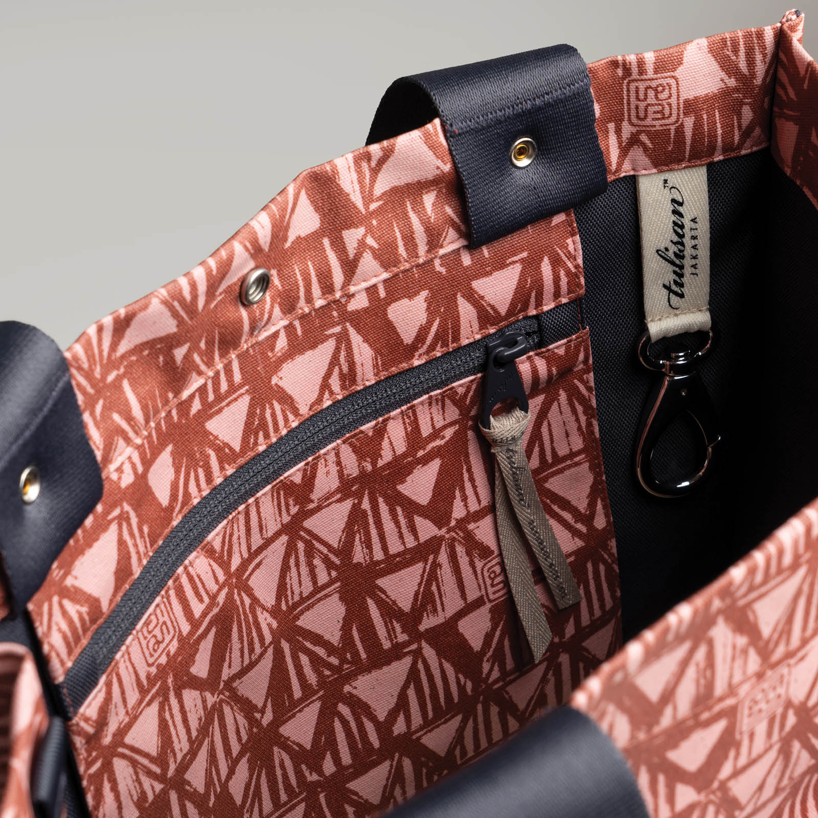 Alih - Curator Tote - Image 4