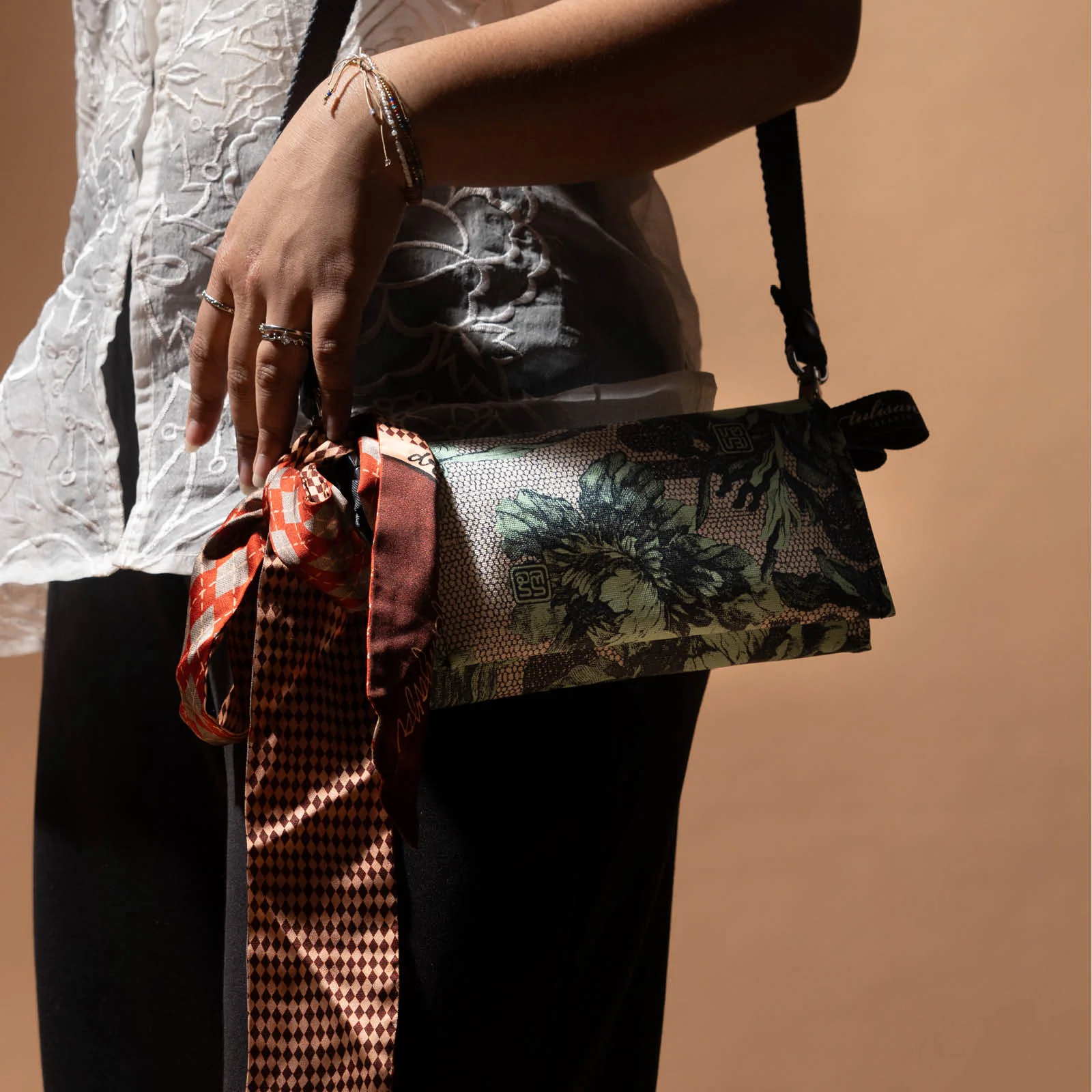 Botani Lace - Olio Clutch - Image 3