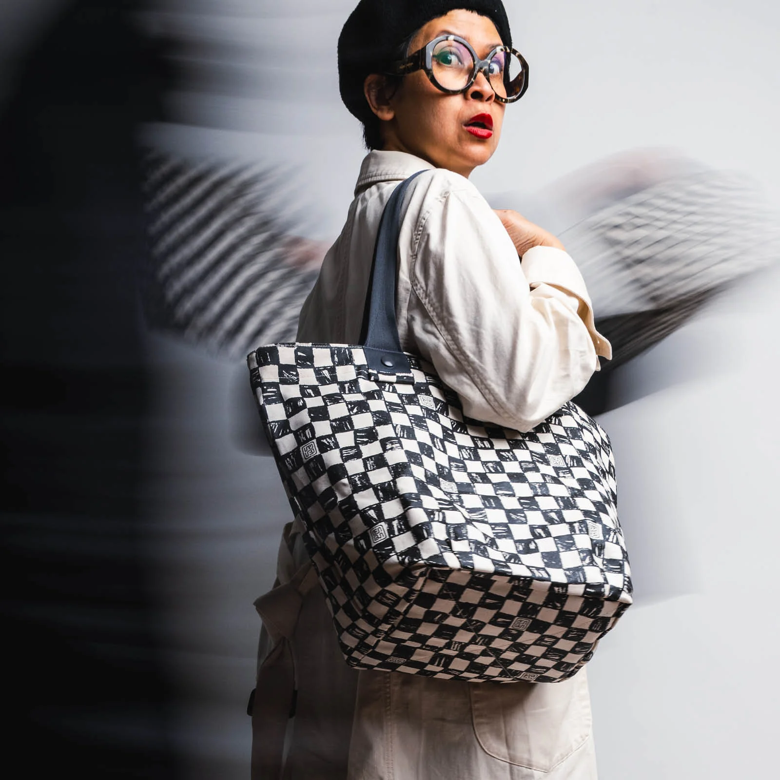Catur - City Tote - Image 4