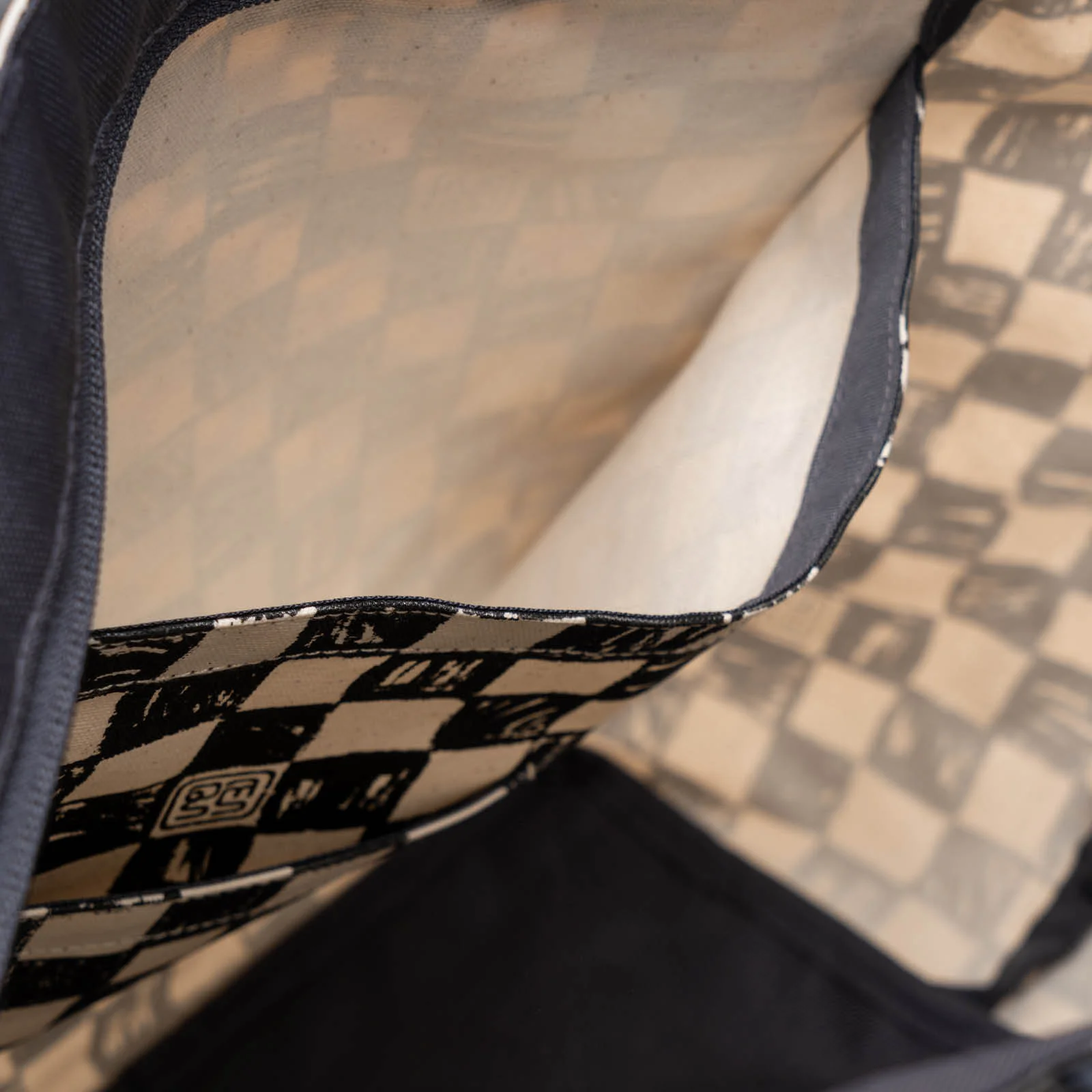 Catur - City Tote - Image 5