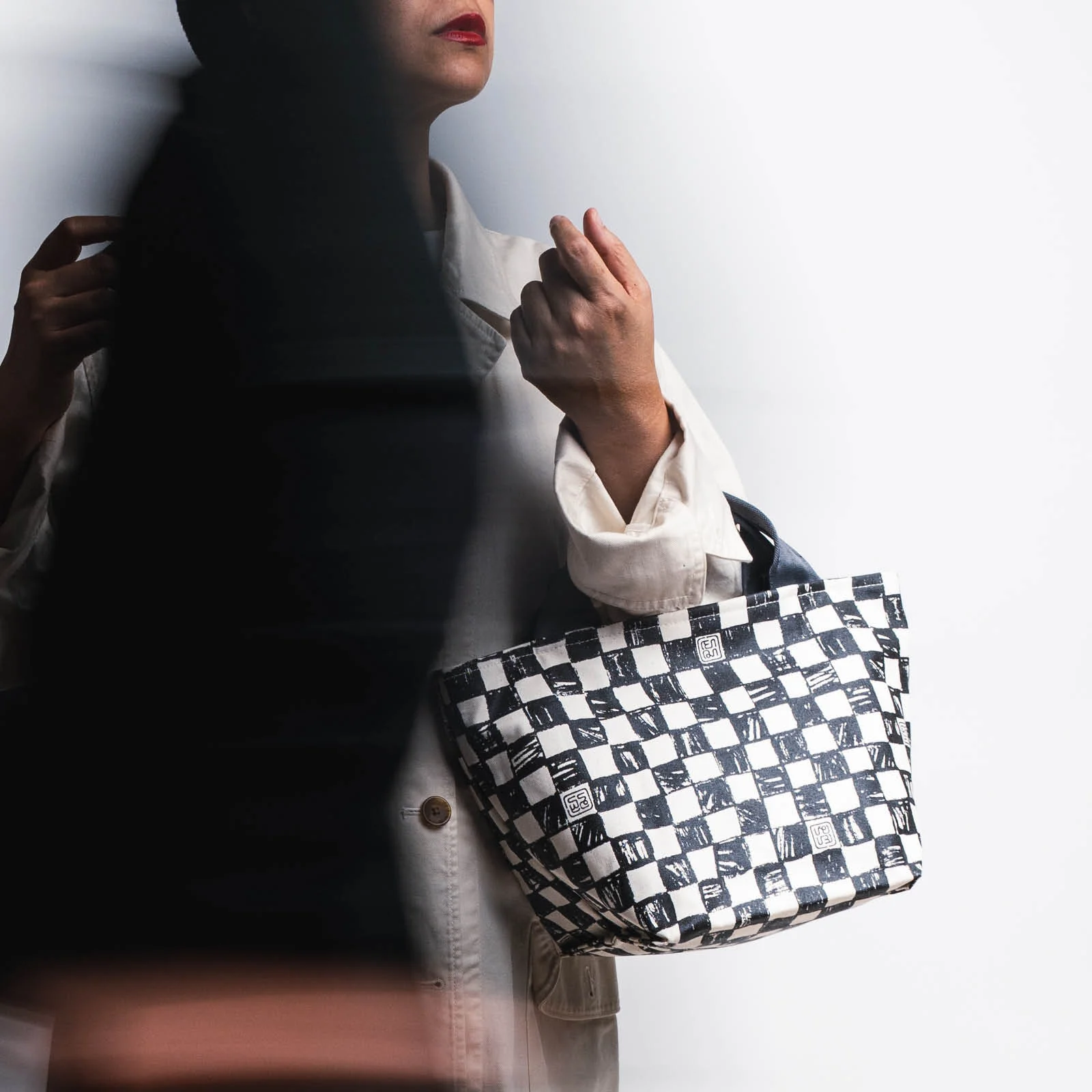Catur - Cosmopolitan Tote - Image 4