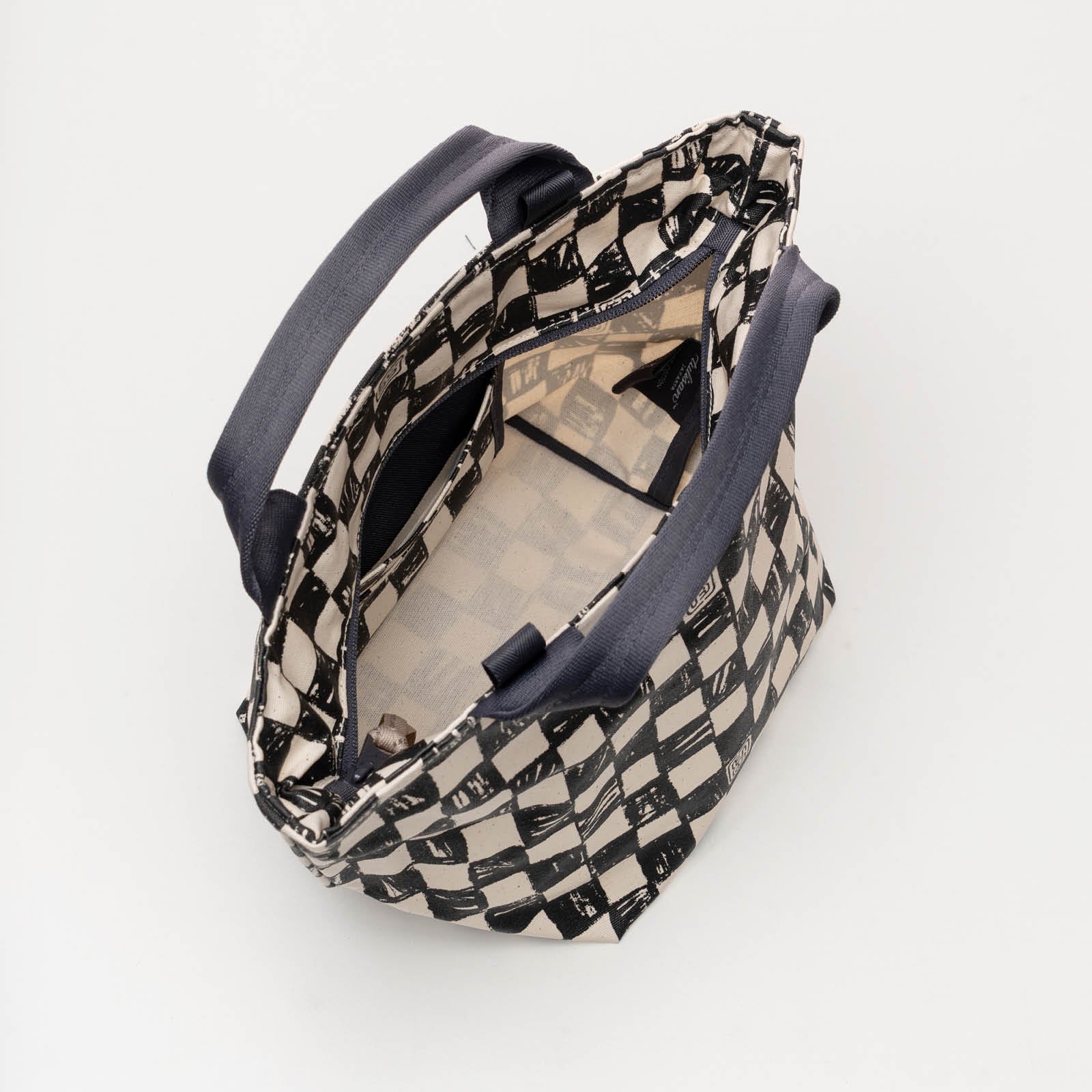 Catur - Cosmopolitan Tote - Image 6