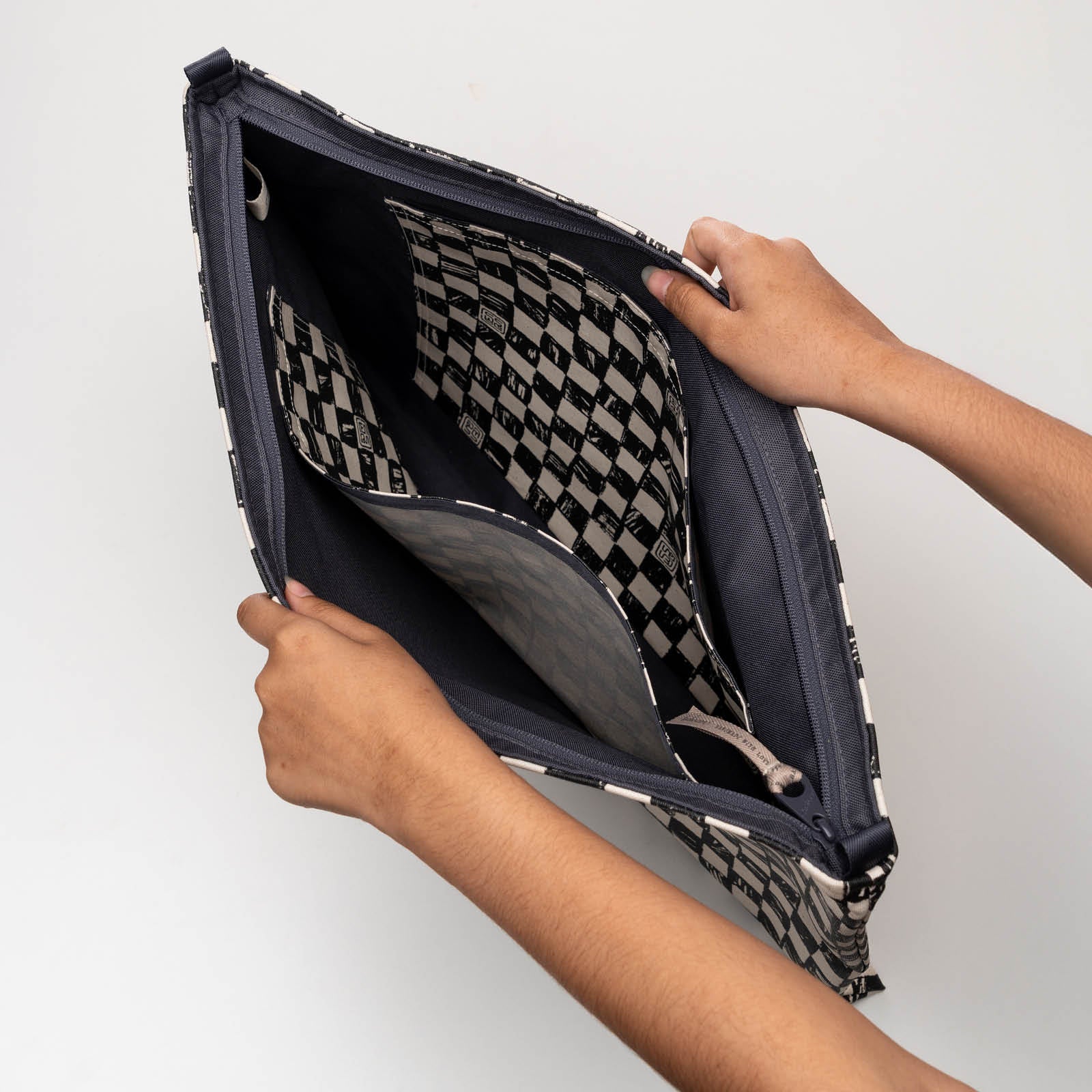 Catur - Large Keynote Purse - Image 5