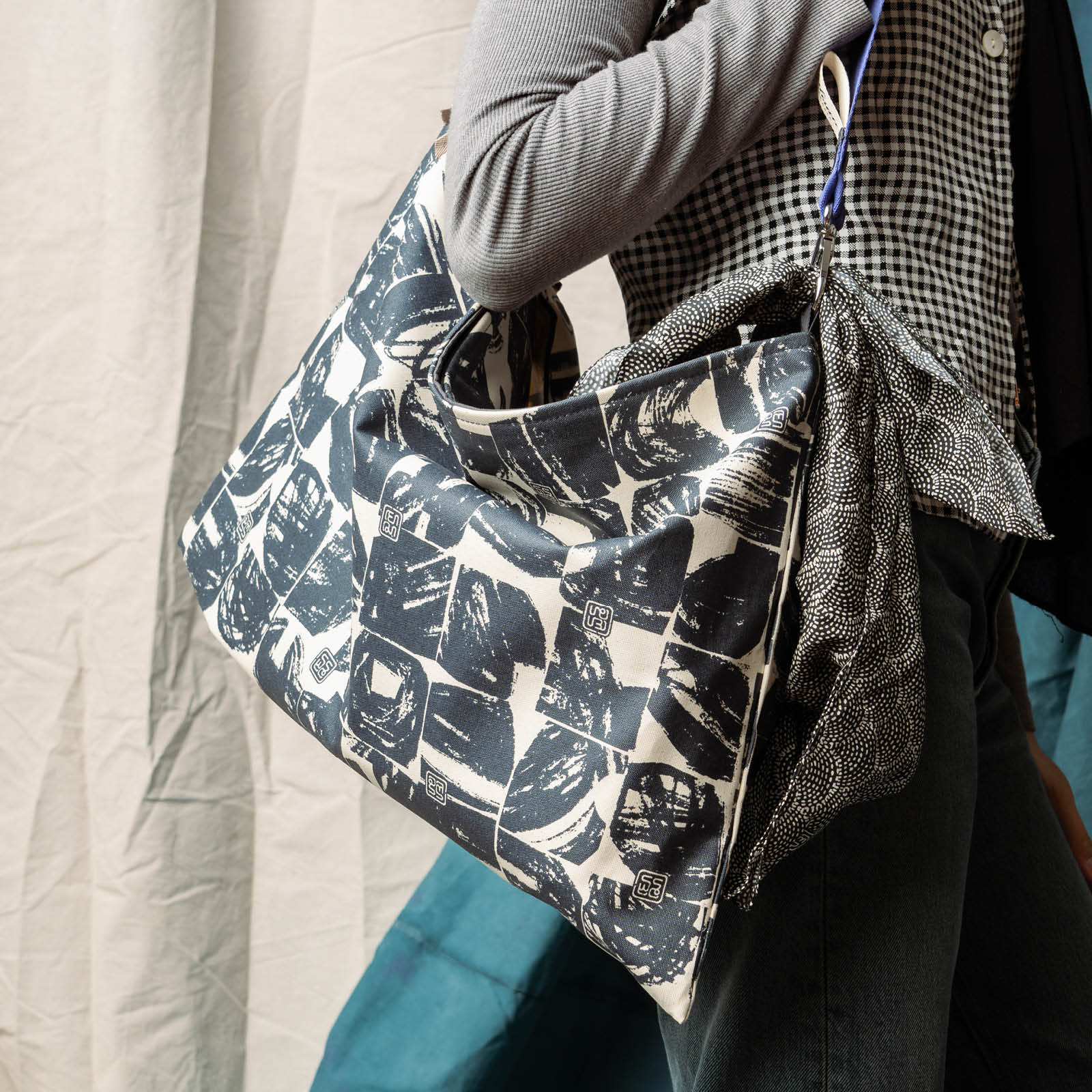 Postmo Blok - Large Keynote Purse - Image 5