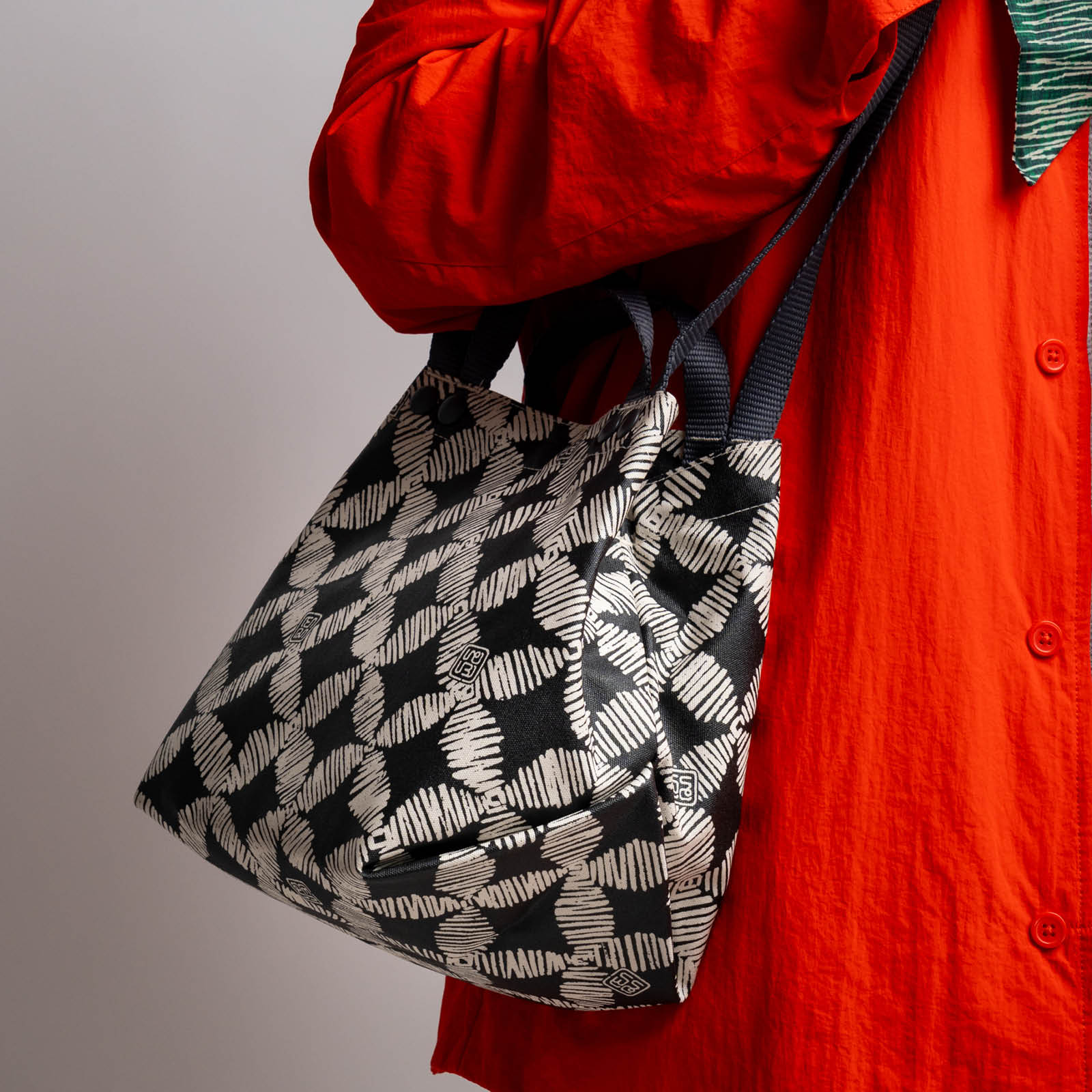 Postmo Kawung - Hobbit Tote - Image 5