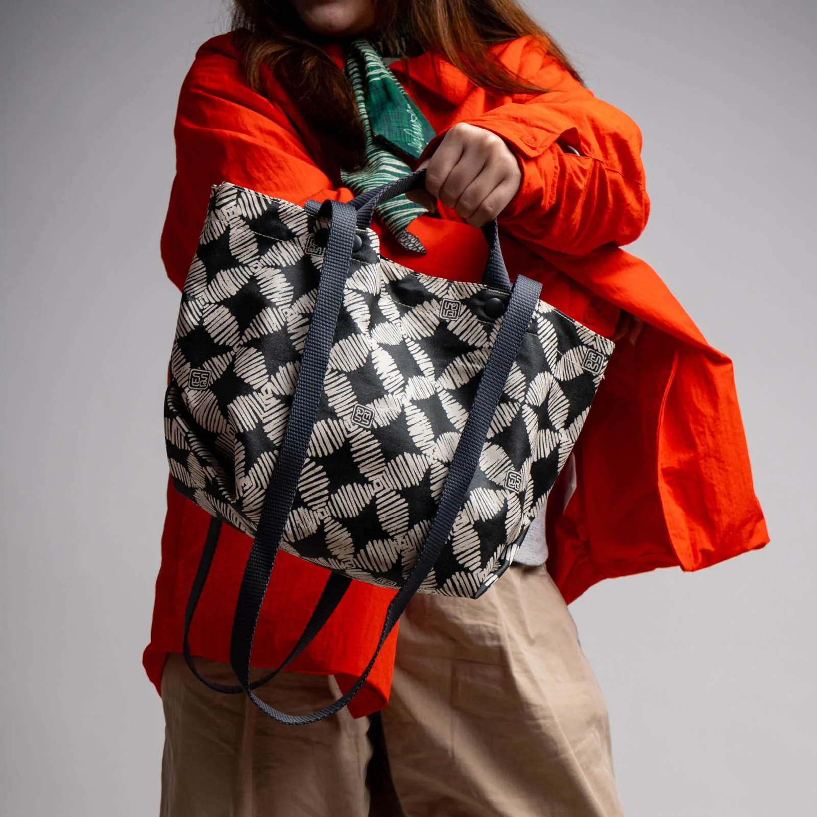 Postmo Kawung - Hobbit Tote - Image 6