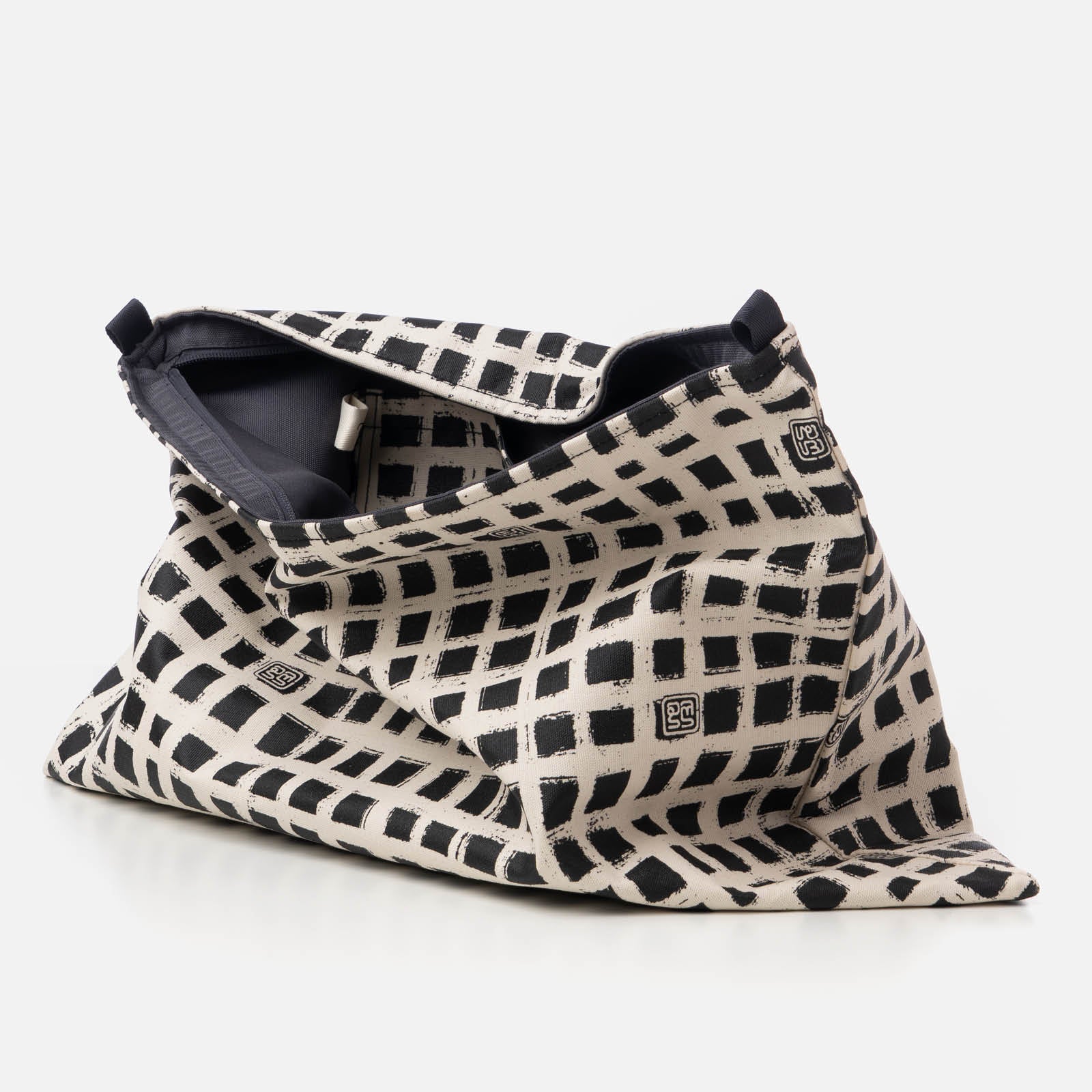 Postmo Kotak - Large Keynote Purse - Image 3