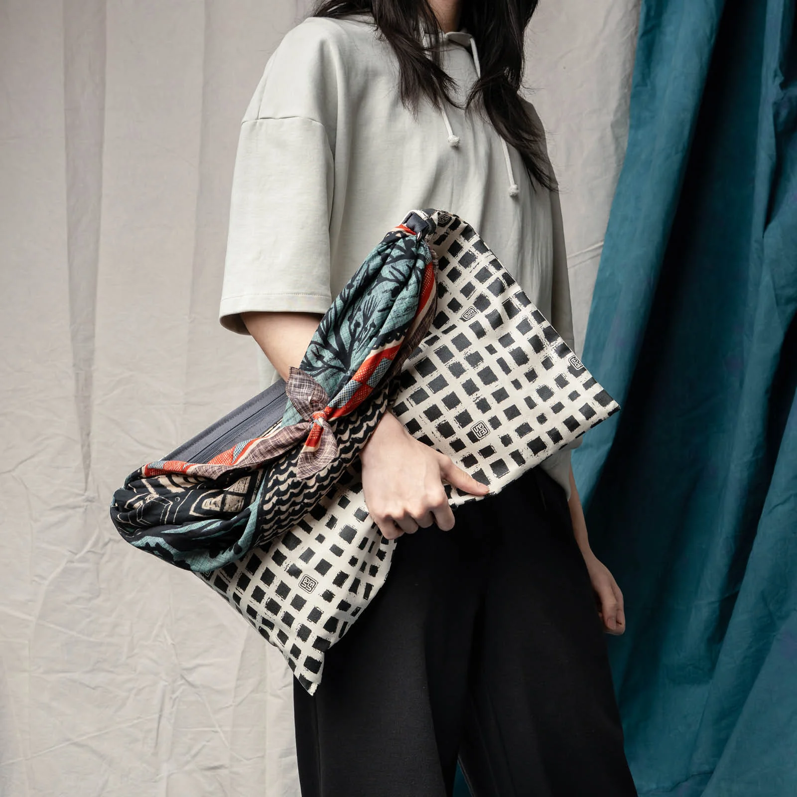 Postmo Kotak - Large Keynote Purse - Image 7