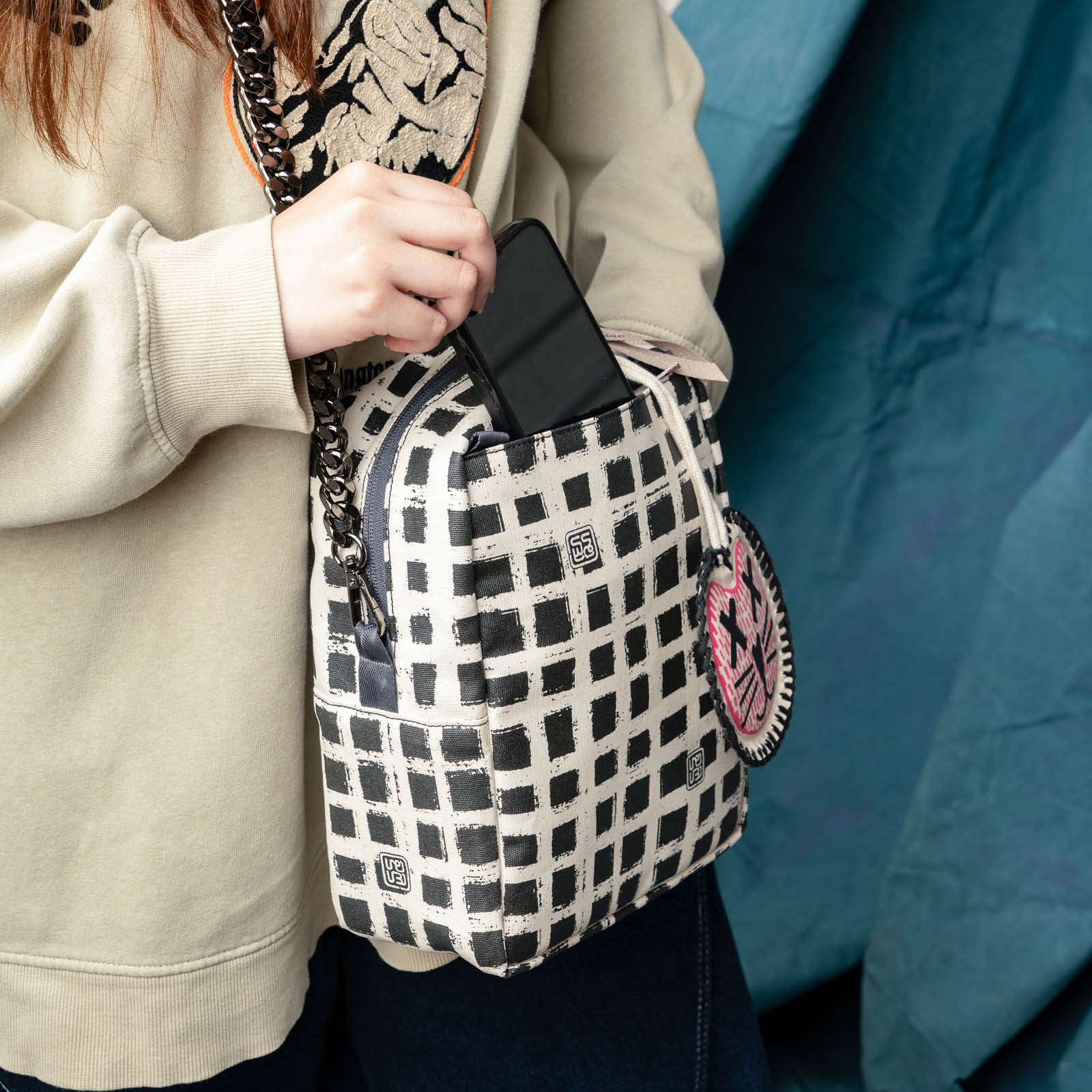 Postmo Kotak - Omni Bag - Image 6