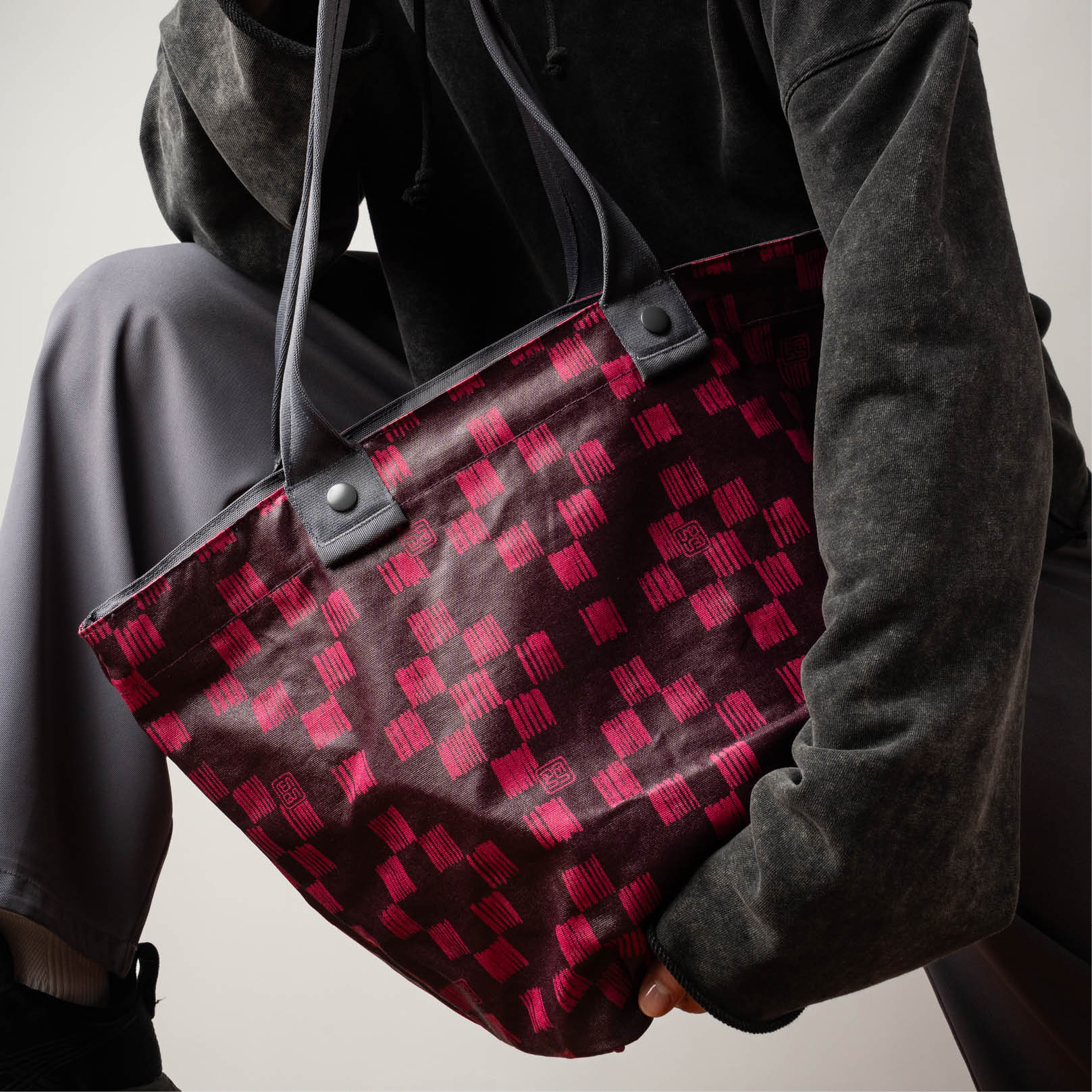 Postmo Ulos I - City Tote - Image 6