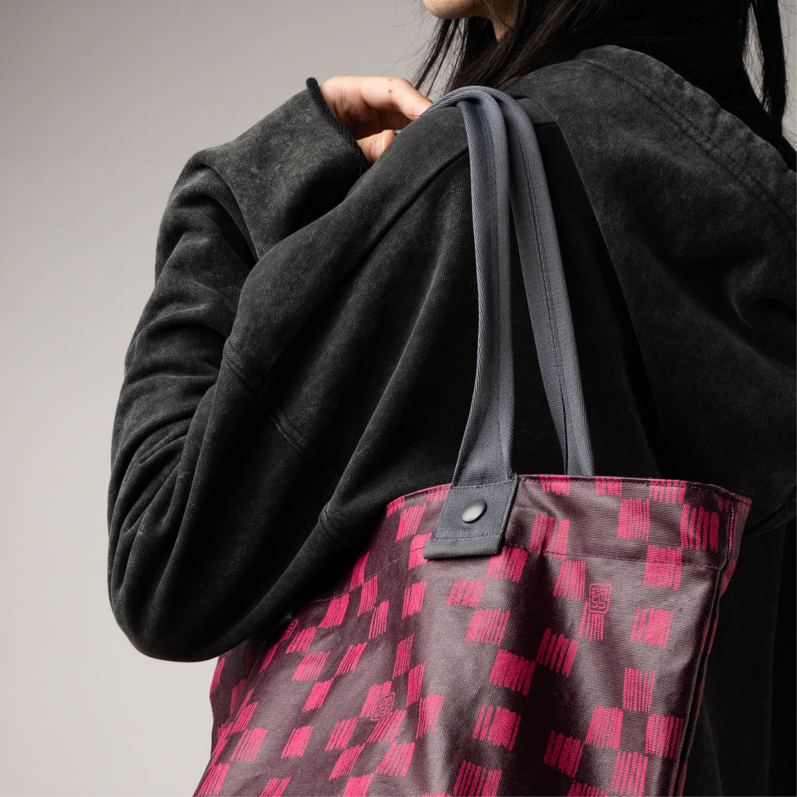 Postmo Ulos I - City Tote - Image 7
