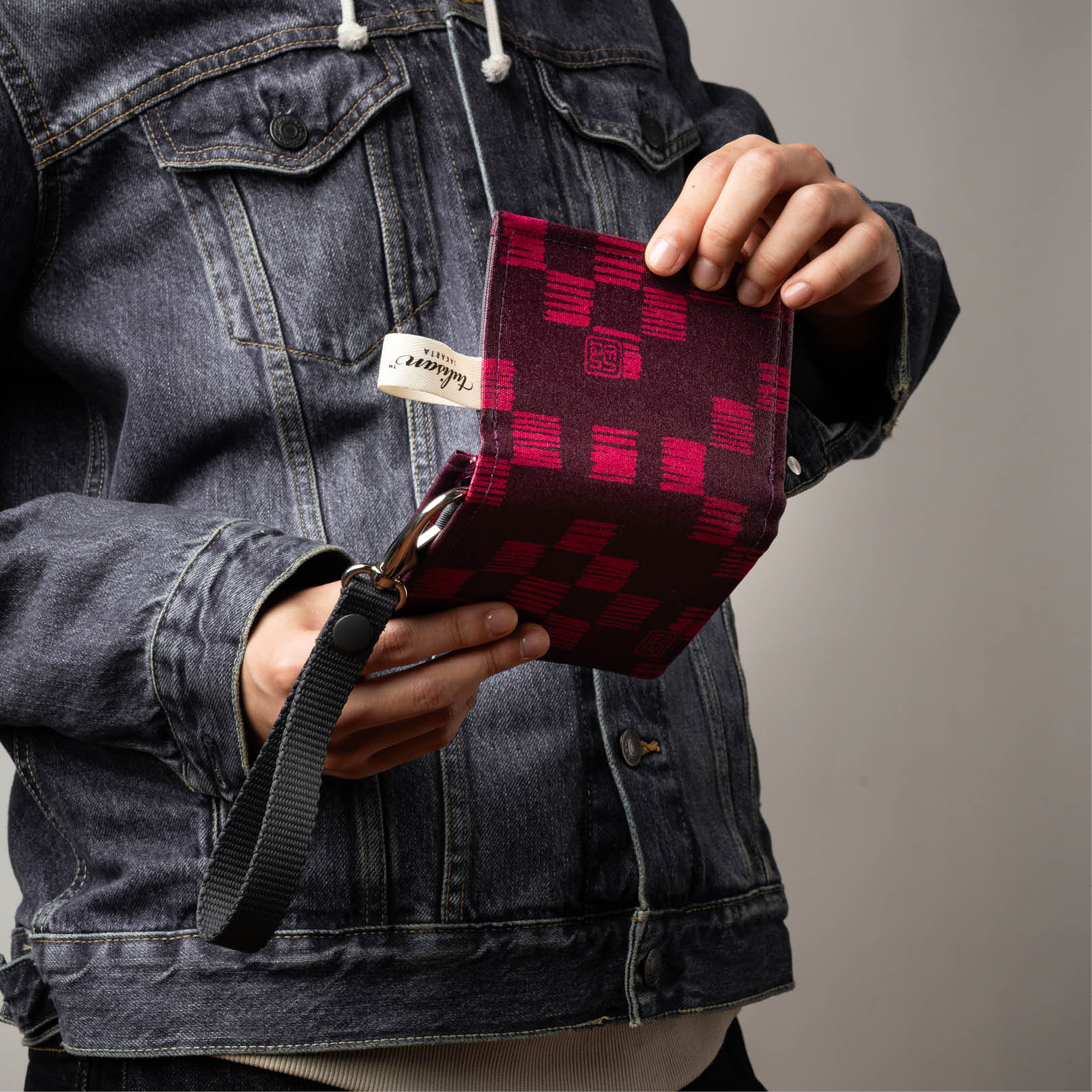 Postmo Ulos I - Monopoly Wallet - Image 3