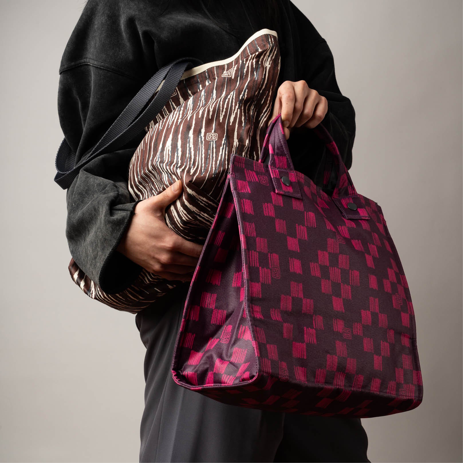 Postmo Ulos I - Urban Tote - Image 5