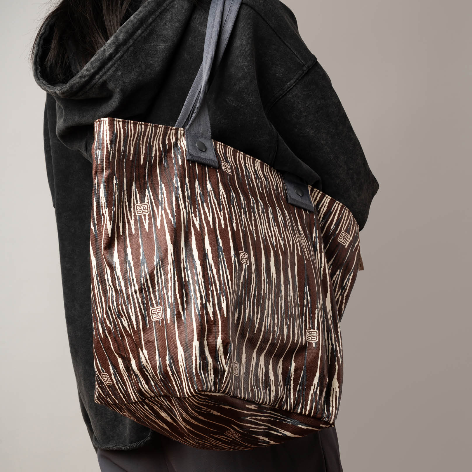 Postmo Ulos II - City Tote - Image 6