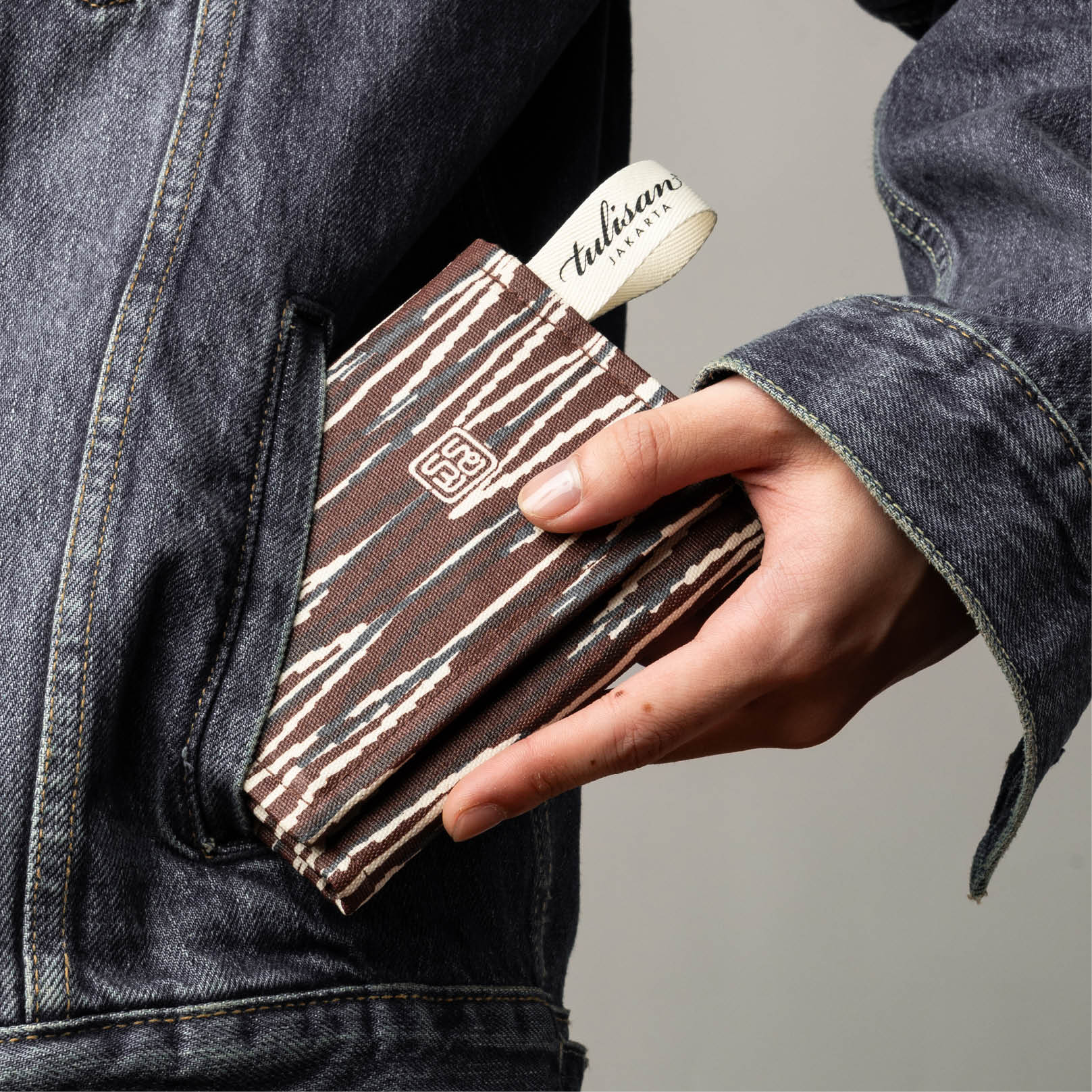 Postmo Ulos II - Monopoly Wallet - Image 3