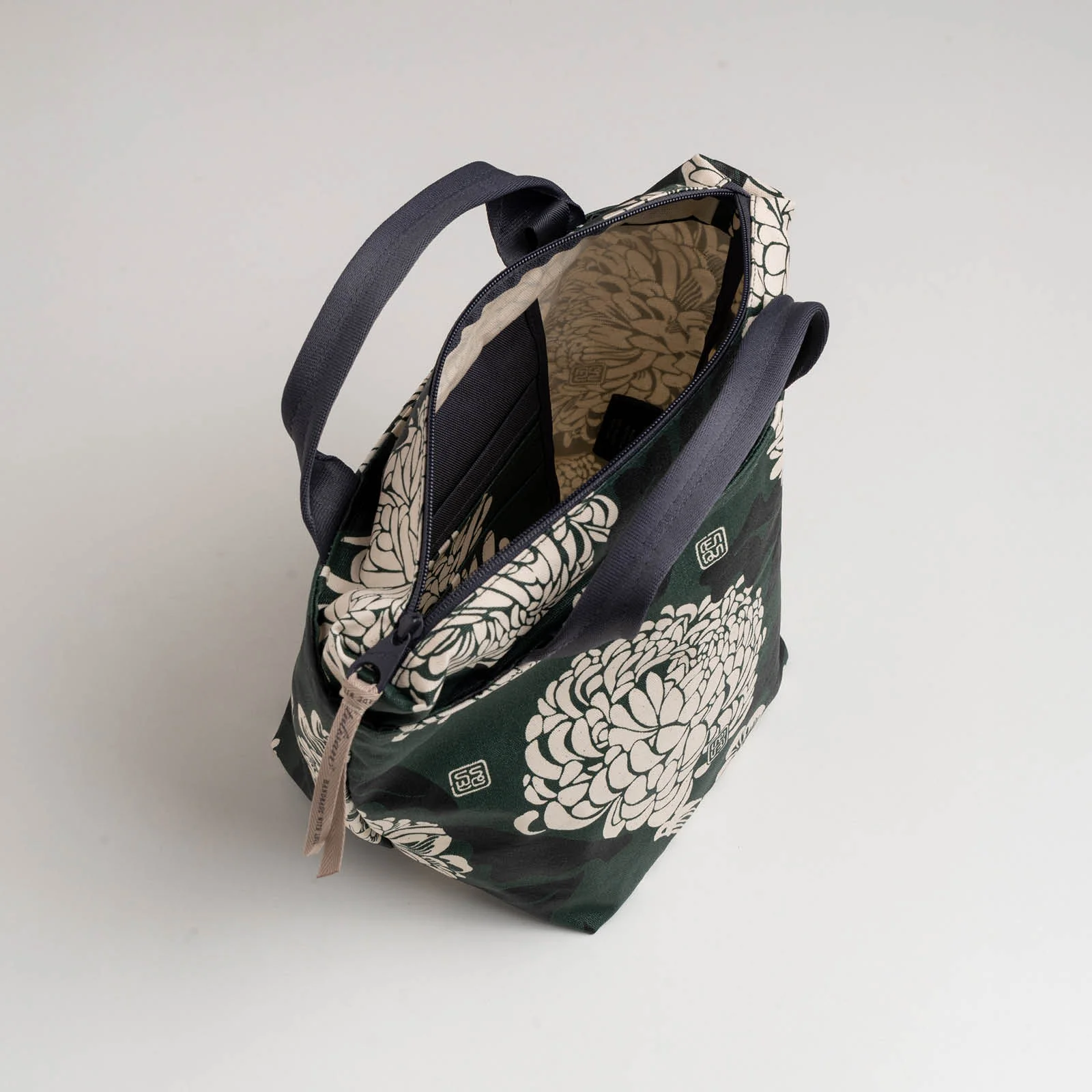 Seruni - Cosmopolitan Tote - Image 3
